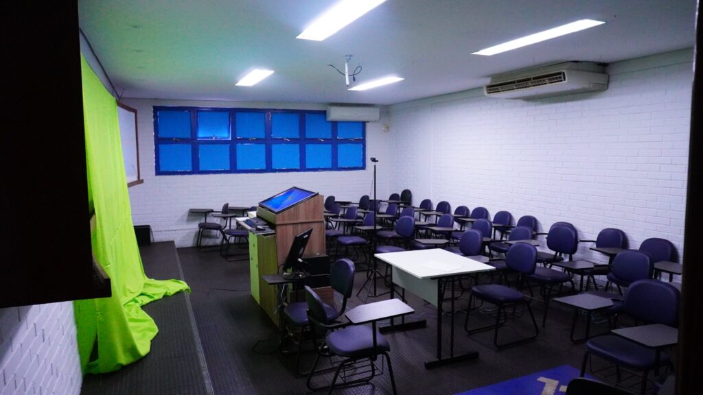 Sala de Aula 2.1 - Faculdade Falcão
